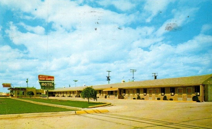 Tech Center Motel (Van Dyke Extended Stay) - Vintage Postcard